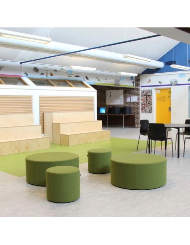 Poufs Rondo Large bleus et beiges dans un espace détente moderne. - Rondo Large