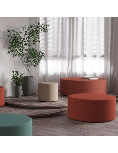 Poufs Rondo XL en tissu beige et orange dans un salon lumineux. - Rondo XL