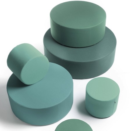 Poufs Rondo Small verts empilés de différentes hauteurs. - Rondo Small
