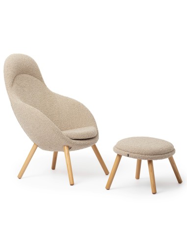 Fauteuil et pouf Vieni en tissu beige sur pieds en bois clair. - Vieni