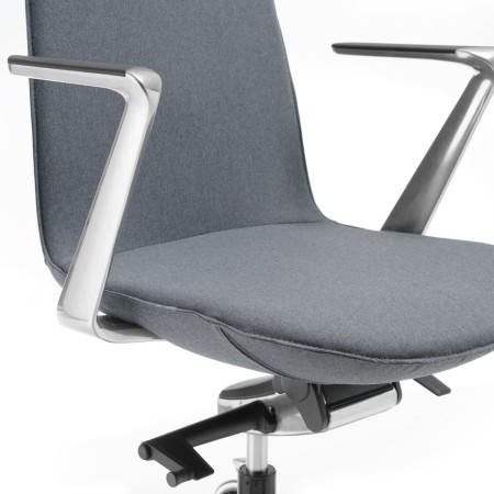 Accoudoirs en aluminium poli avec roulettes – fauteuil Lumi LM 103
