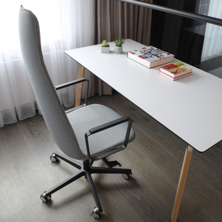 Lumi LM 103 – fauteuil pivotant avec mécanisme synchrone sobre