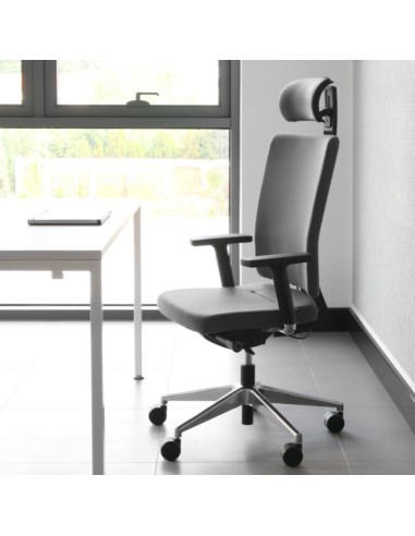 Open space moderne avec chaises de bureau grises modèle MT 103