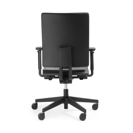 Chaise de bureau Mate MT 102, vue arrière centrée sur le piètement à roulettes