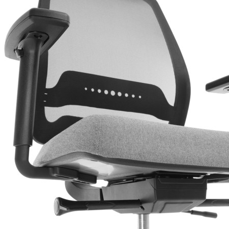 Assise de la chaise de bureau grise et noire pour espaces pros - ergonomique et confortable MOMO