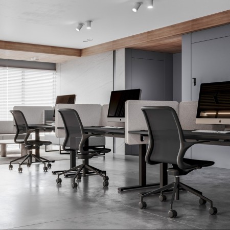 Ensemble de chaises Ovidio OV 1M2 autour d’un poste de travail partagé