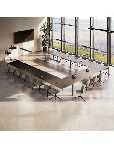 Chaise Relief avec assise tissu et pied étoile noir dans salle de réunion design – mobilier professionnel monbureau