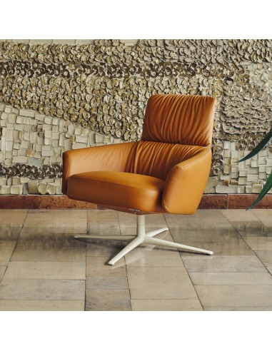 Fauteuil Grand Grace cuir cognac avec piètement métal clair – monbureau