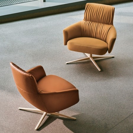 Vue du dessus des fauteuils Grand Grace cuir et tissu pivotants