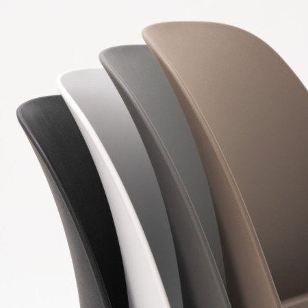 Vue zoomée du dossier enveloppant de la chaise de réunion Haali HL 270 P recyclée