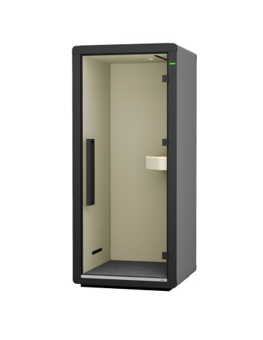 Cabine acoustique Flathouse vue de face, équipée d’une tablette et d’un siège haut. - Flathouse