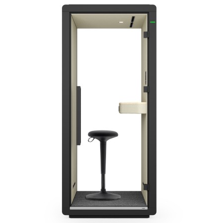 Vue frontale de la cabine Flathouse vide, éclairage intérieur intégré. - Flathouse