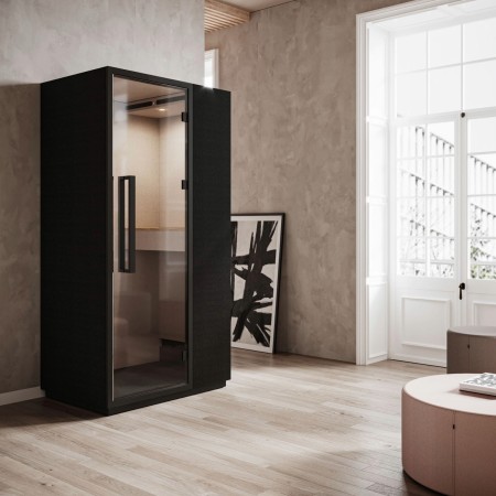 Cabine acoustique Quadra installée dans un environnement professionnel moderne. - Quadra