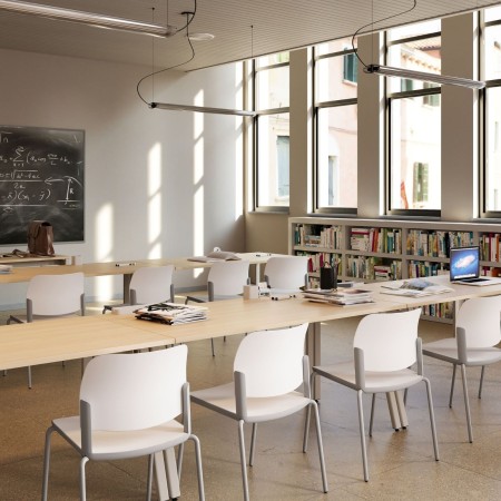 Chaises Volo alignées en rangées avec système de liaison – configuration salle de formation