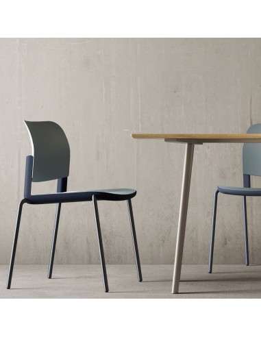 Design empilable et gain de place – chaise Volo VO 215 pour collectivités