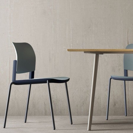 Design empilable et gain de place – chaise Volo VO 215 pour collectivités