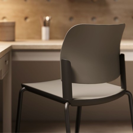 Assise en plastique résistante et facilement nettoyable – chaise Volo VO 215