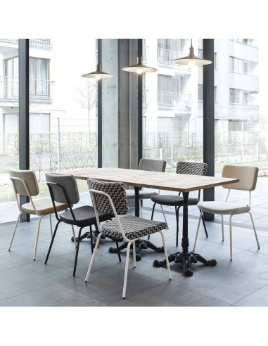 Chaises Epocc EP 215 installées dans une salle de réunion au style vintage industriel