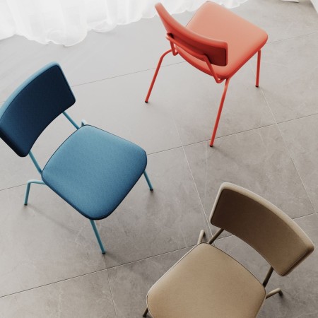 Gros plan sur l'assise rembourrée confortable de la chaise Epocc EP 215