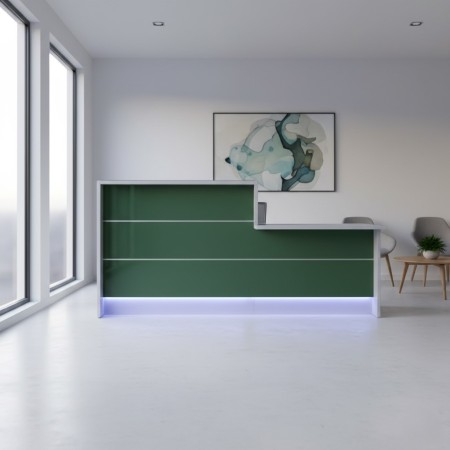 Meuble de réception façade verte dans espace d'accueil lumineux