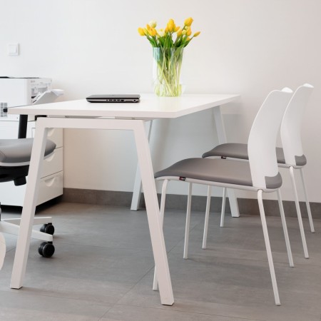 Chaise de conférence Fendo FD 215 M noire avec dossier en maille 2