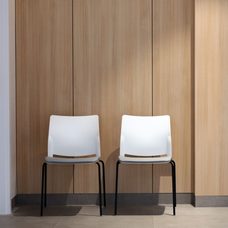 Chaise Fendo en espace d'attente avec assise confortable FD 215