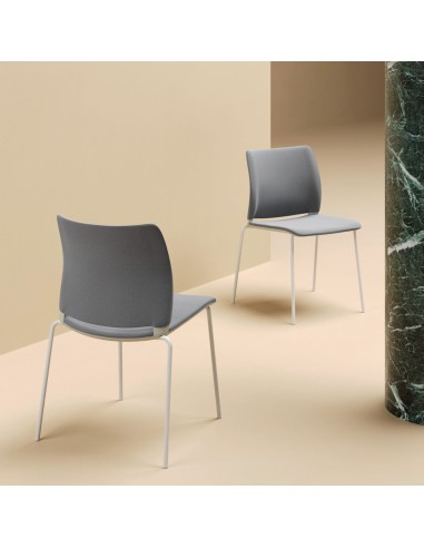 Deux chaises entièrement capitonnées confort premium Fendo 215