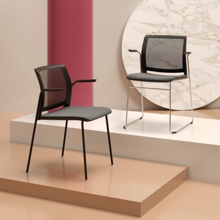 Ambiance contemporaine avec chaises Fendo FD 220 tapissées