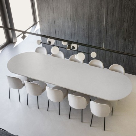 Design discret et professionnel pour espaces corporate - chaise Flos en blanc
