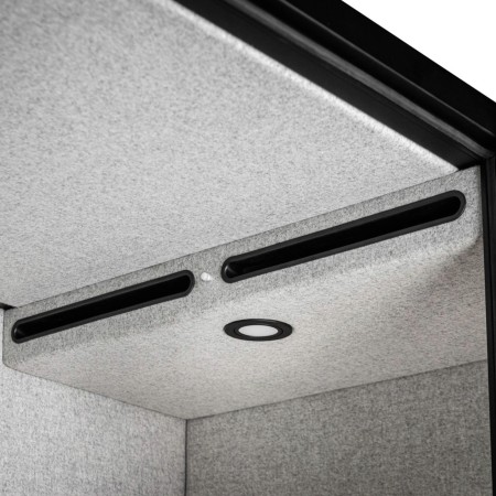 Éclairage LED et système d’aération situés au plafond de la cabine Quadra. - Quadra