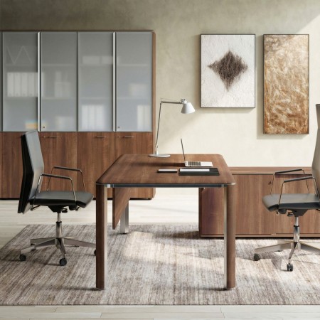 Bureau de direction Iulio en finition noix de Bali avec armoire de rangement intégrée