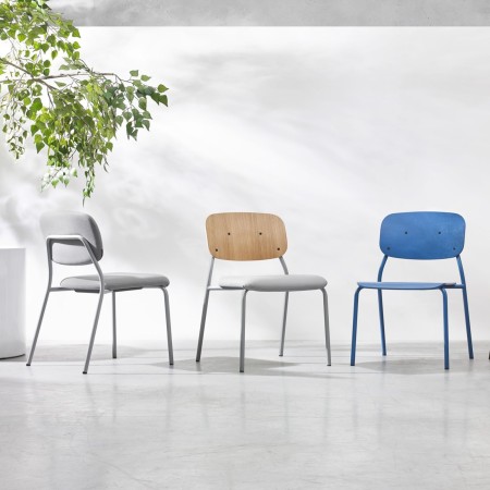 installation de plusieurs chaises Hens HS 215 dans un espace collectif