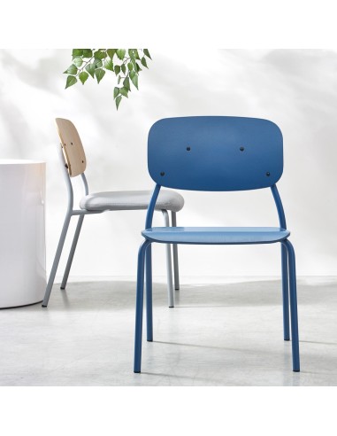 Chaise Hens 215 4 pieds stucture simple bleue pour open space coloré