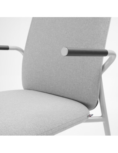 Détail du dossier haut rembourré de la chaise HS 260 H