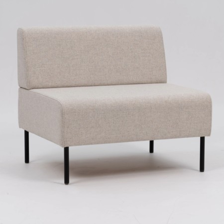 Détail de la tablette bois intégrée dans la cabine Treehouse sur paroi en tissu texturé. - Treehouse