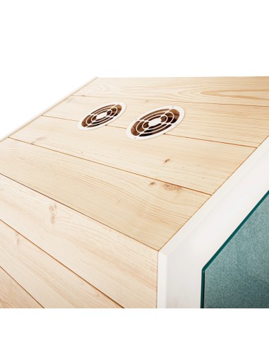 Fauteuil d’appoint assorti à la cabine Treehouse, en tissu beige clair. - Treehouse