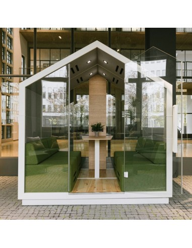 Cabine Treehouse dans un espace de coworking, finition blanche et table haute. - Treehouse