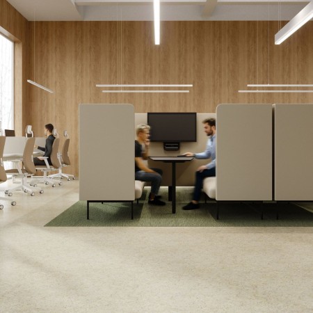 Espace équipé de modules acoustiques Fora formant des postes de travail individuels dans une salle lumineuse. - Fora