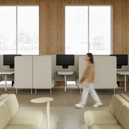 Modules Fora disposés en face à face dans un espace détente avec fauteuils et tables basses. - Fora