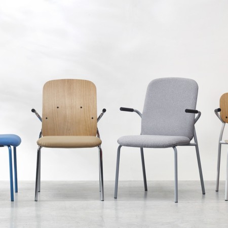 Ambiance salle de réunion avec chaises Hens 220 H