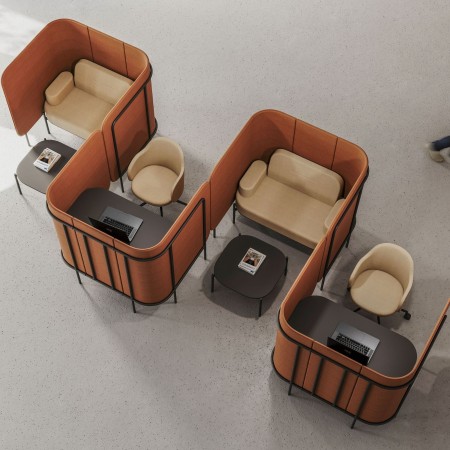 Vue d’un aménagement complet intégrant des modules Fora de différentes couleurs dans un environnement collaboratif. - Fora