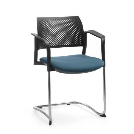Dossier perforé ergonomique de la chaise KY 230 pour salles de réunion