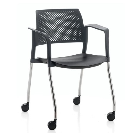 Détail du dossier ajouré de la chaise Kyos, design ergonomique et léger pour un usage intensif en entreprise