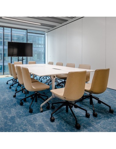 Chaise pivotante Lumi LM 5R1 confort premium en salle de conférence pour longues réunions