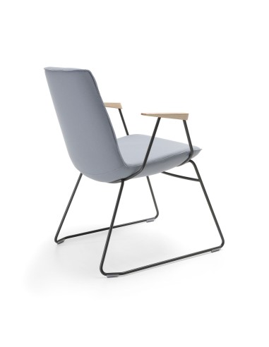 Chaise visiteur professionnelle Lumi avec accoudoirs bois et dossier bas