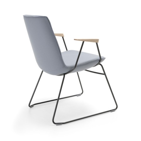 Chaise visiteur professionnelle Lumi avec accoudoirs bois et dossier bas