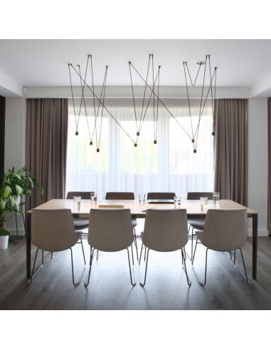 salle de réunion professionnelle à Sion avec chaises design gris Lumi pour entreprises exigeantes