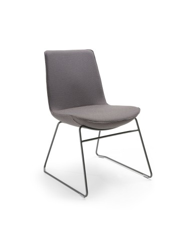 vue de trois quarts chaise de conférence Lumi coque rembourrée grise