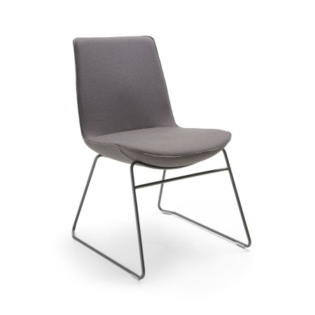 vue de trois quarts chaise de conférence Lumi coque rembourrée grise