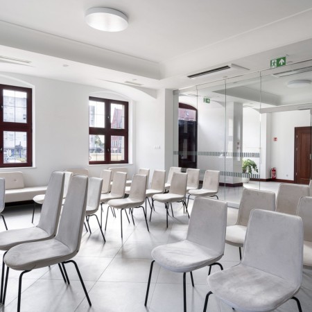 chaise polyvalente premium Lumi LM215 coque rembourrée vue trois quarts 2